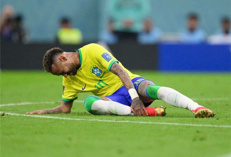 Neymar gặp chấn thương nghiêm trọng