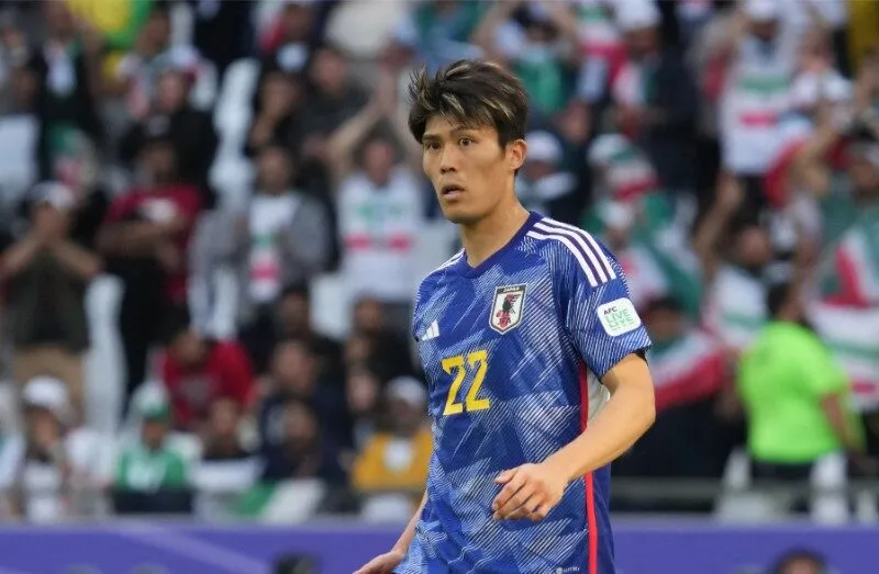Takehiro Tomiyasu trở lại gia cố hàng thủ