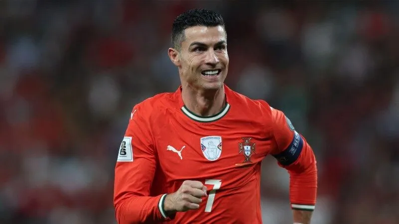 Cristiano Ronaldo tiếp tục lĩnh xướng hàng công