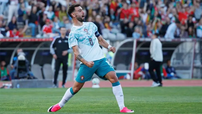 Bruno Fernandes tỏa sáng với bàn thắng đẹp