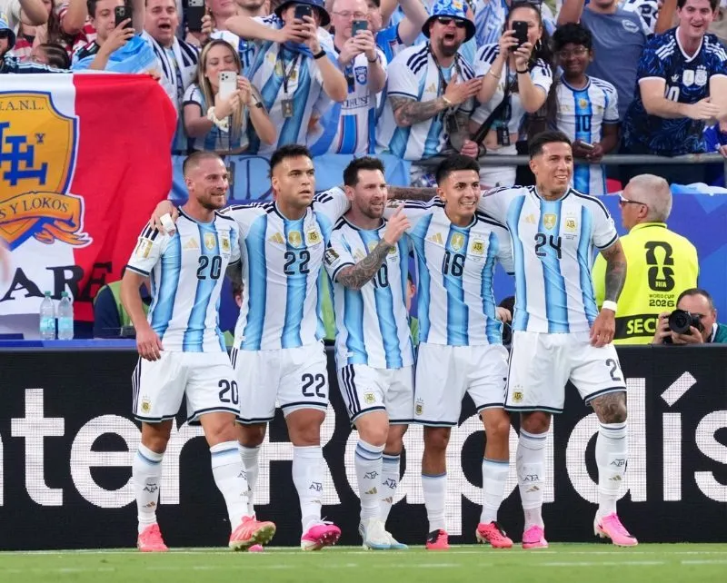 Lionel Messi giúp Argentina giành 3 điểm
