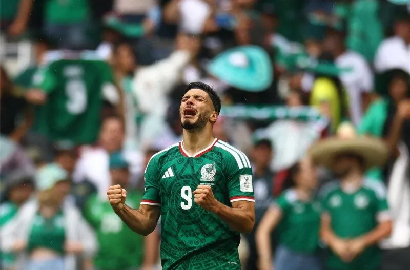 Raul Jimenez ghi bàn cho đội nhà
